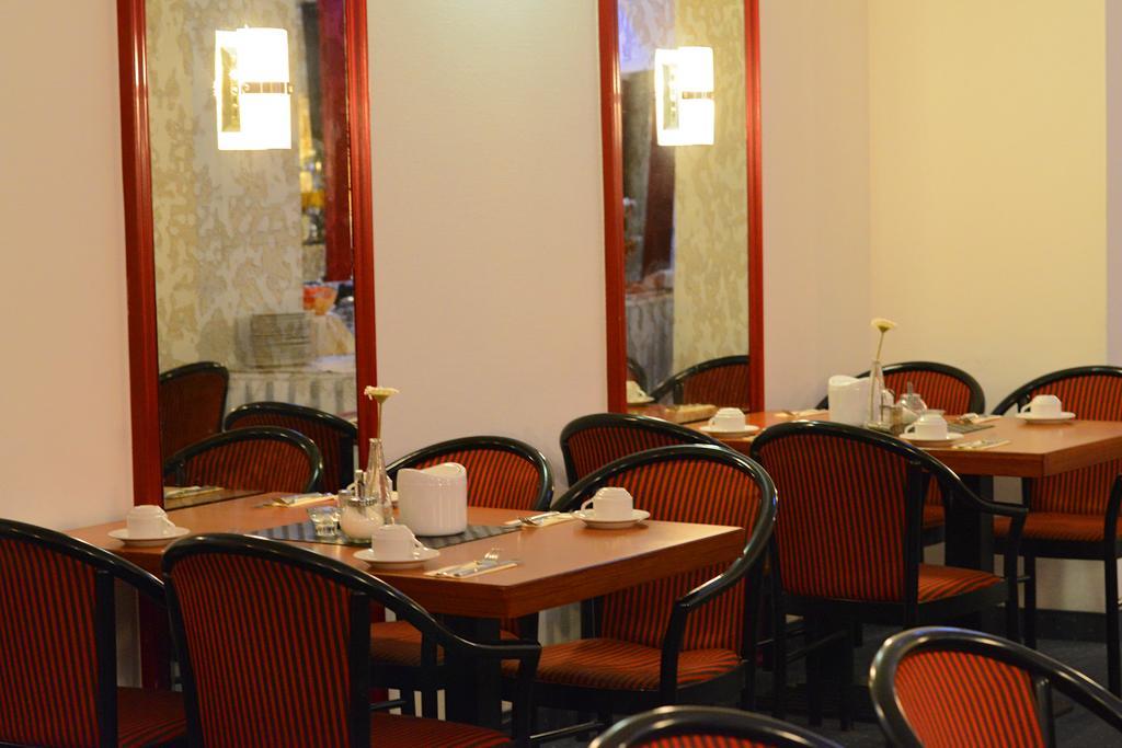 Ina Hotel Royal Cologne Exterior photo